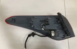 Фонарь внешний правый для Hyundai i40 на фотографиях