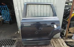 Уплотнитель передней правой двери для Audi Q7 2008 года на фотографиях