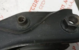 Рычаг задний левый нижний для Suzuki Grand Vitara 2012 года на фотографиях