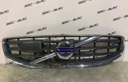 Решетка радиатора для Volvo S60 2010 года на фотографиях