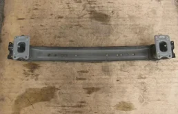 Усилитель переднего бампера для Subaru Legacy 2013 года на фотографиях