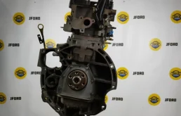 Двигатель без навесного для Volvo C30 2011 года на фотографиях