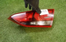 Фонарь внутренний правый для Hyundai Solaris 2021 года на фотографиях