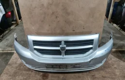 Бампер для Dodge Caliber 2006 года на фотографиях