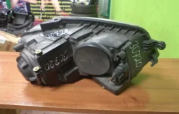 Фары для Volkswagen Touran 2008 года на фотографиях