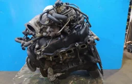 Двигатель без навесного для Nissan Pathfinder 1999 года на фотографиях