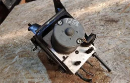 Блок ABS для Toyota Avensis на фотографиях