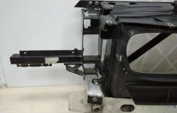 Панель радиатора (телевизор) для BMW X3 2010 года на фотографиях