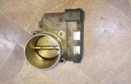 Дроссельная заслонка для Audi A4 2001 года на фотографиях