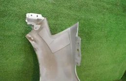 Крылья для Nissan Tiida 2012 года на фотографиях