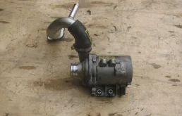 Насос охлаждающей жидкости ДВС(Помпа) для BMW X3 на фотографиях