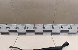 Поводок стеклоочистителя передний левый Cerato 2009-2013