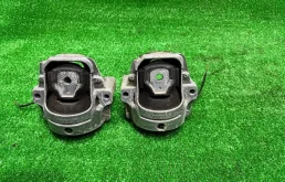 Подушка двигателя (опора) vag 8r0199381