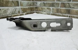 Петля капота левая для Audi Q3 на фотографиях