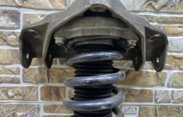 Амортизатор передний правый для Audi Q7 на фотографиях