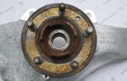 Кулак поворотный правый для Land Rover Range Rover на фотографиях