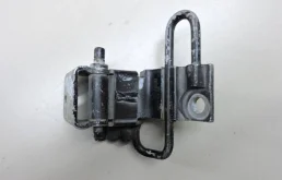 Петля двери передней правой нижняя Volkswagen Touareg (7L) 2002-2010