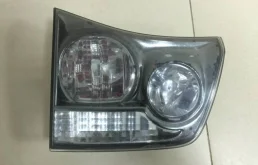 Фонарь задний внутренний левый Lexus RX 300/330/350/400h (XU30) 2003-2009
