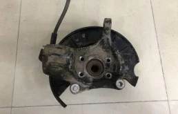 Кулак поворотный передний правый Volkswagen Passat B7 2011-2015