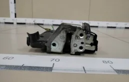 Замок двери передней правой Toyota Corolla E150 2006-2013
