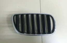 Решетка радиатора правая BMW X3 E83 2004-2010