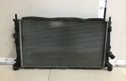 Радиатор охлаждения двигателя Ford C-MAX 2003-2010