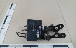 Блок ABS (насос) Volkswagen Golf 6 (5K) 2009-2013