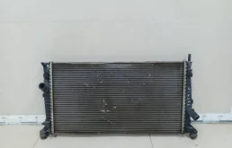 Радиатор охлаждения двигателя Ford Focus 2 DB 2008-2010