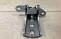 Петля двери передней правой верхняя Opel Astra J 2010-2017