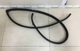 Уплотнитель проема двери передней правой Toyota Avensis (T250) 2003-2009