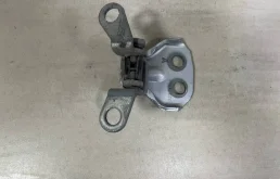 Петля двери задней левой нижняя Ford Fiesta (MK5) 2002-2008