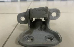 Петля двери передней правой нижняя Toyota Camry (XV30) 2001-2006