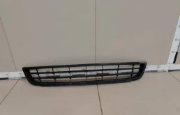 Решетка в бампер центральная Volkswagen Jetta (5K) 2011>