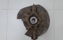 Кулак поворотный задний правый Land Rover Discovery 3 2004-2009