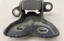 Петля двери передней правой нижняя Toyota Avensis (T250) 2003-2009