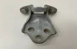 Петля двери Mitsubishi Carisma (DA) 1995-2004