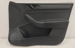 Обшивка двери передней правой Skoda Rapid 2012-2020