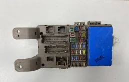 Блок предохранителей Toyota Corolla E120 2001-2007
