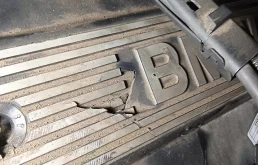 Двигатель M54B22 Б/У Контрактный трещина на клапанной крышке