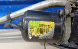 Трапеция стеклоочистителей для Renault Logan 2015 года на фотографиях