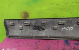 Молдинг двери передний правый для Audi Q7 2009 года на фотографиях