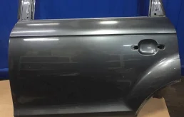 Двери для Audi Q7 2015 года на фотографиях