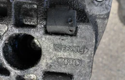 кронштейн коробки (балка кпп) Audi A6  2006
