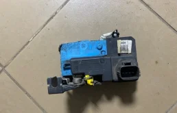 Замок двери Volvo S60 30699748, правый