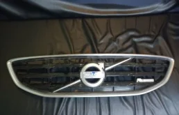 Решетка радиатора Volvo V40 31353120