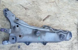 Кронштейн крыла Volvo XC90 31391777 B4204T34, передний левый