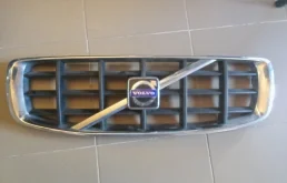 Решетка радиатора Volvo XC70 30678682
