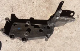 Кронштейн генератора VOLVO XC90 9497106 B5254T2