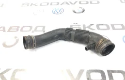 Патрубок воздушный Skoda Octavia 2011 1K0129684AF A5 (1Z) 1.6 BSE