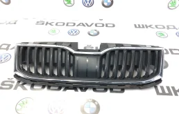 Решетка бампера Skoda Octavia 2017 5E0853653AZD4 A7 (5E) 1.6 DDYA, передняя